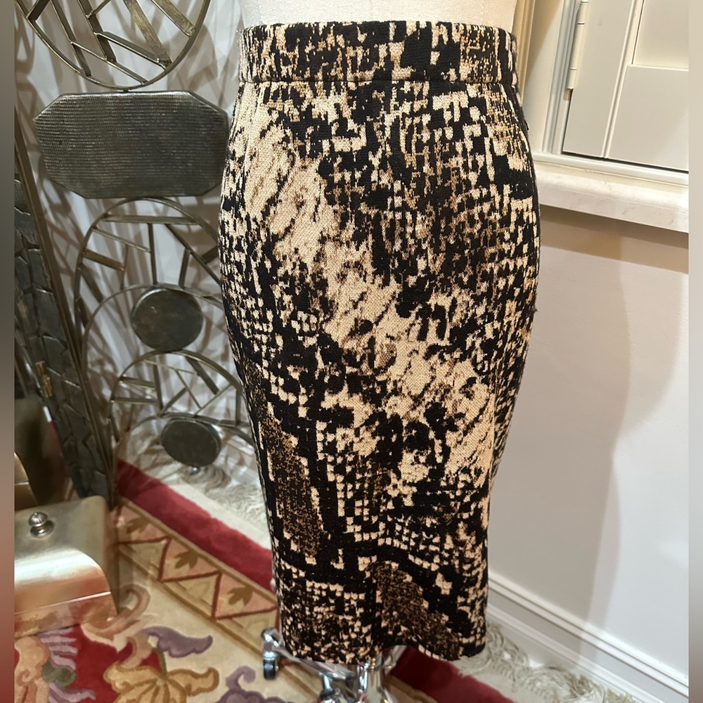 St John black/brown multi print pencil skirt. NWT. Size 8